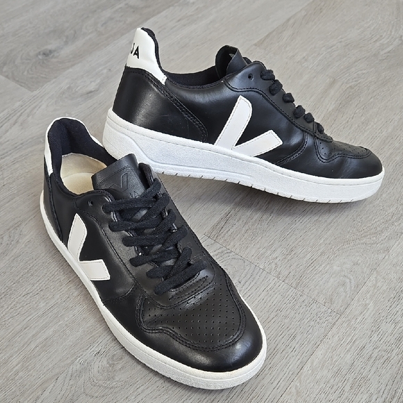 Veja Shoes - Veja Black and White Leather Sneakers with V Logo